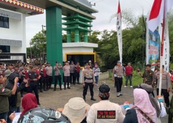 LSM Trinusa Unras Di DPRD dan Kejari Pringsewu, Polisi Fasilitasi Dialog Massa