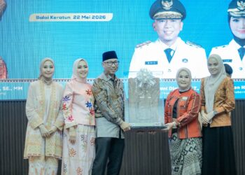 Gubernur Rahmat Mirzani Djausal Hadiri Acara Penyerahan Juara Lomba “Cawo Bubalah Lampung” dalam Rangka Hari Pendidikan Nasional 2026, Tanamkan Kecintaan terhadap Budaya dan Identitas Daerah