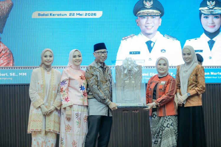 Gubernur Rahmat Mirzani Djausal Hadiri Acara Penyerahan Juara Lomba “Cawo Bubalah Lampung” dalam Rangka Hari Pendidikan Nasional 2026, Tanamkan Kecintaan terhadap Budaya dan Identitas Daerah