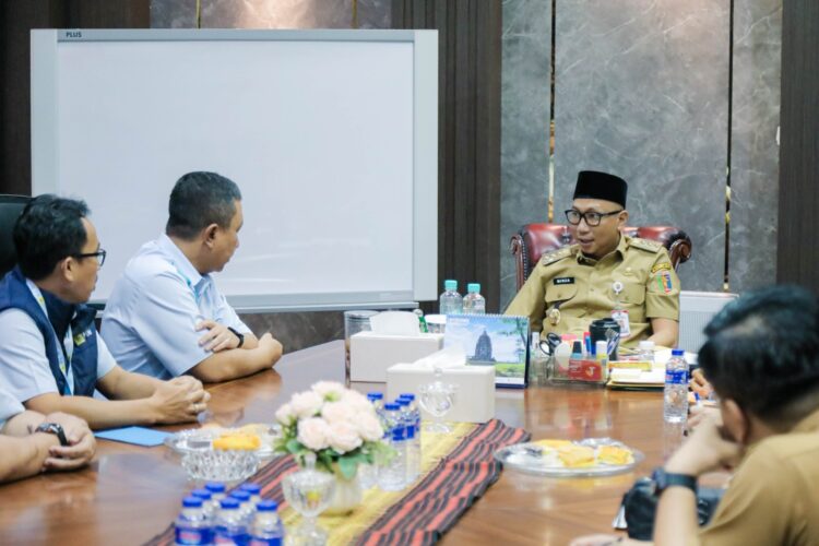 Gubernur Rahmat Mirzani Djausal Dukung Penuh Penyusunan Roadmap Program PLN Masuk Desa yang Menargetkan Seluruh Desa di Provinsi Lampung Teraliri Listrik 100 Persen pada Tahun 2026