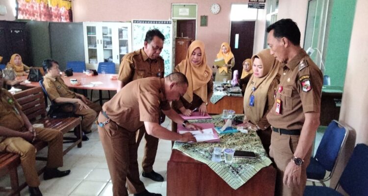 Sertijab Di Badan Kesbangpol Lampura, Antoni Effendi Resmi Jabat Kabid Ormas