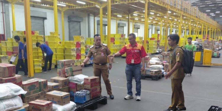 Kadis Perdagangan Lampura Sidak Gudang Alfamart Kotabumi