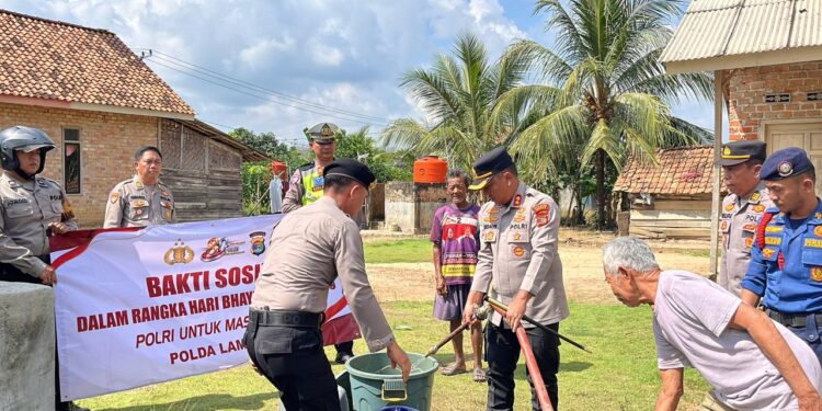 Peringati Hari Bhayangkara ke-80, Polres Mesuji Salurkan Bantuan Air Bersih Untuk Warga Desa Labuhan Permai