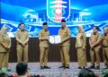 Gubernur Rahmat Mirzani Djausal Serahkan SK Mendagri tentang Pengangkatan I Komang Koheri sebagai Plt. Bupati Lampung Tengah Masa Jabatan 2025-2030