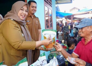 Gerakan Serentak Penetrasi Pasar di Sukoharjo Disambut Antusias Warga