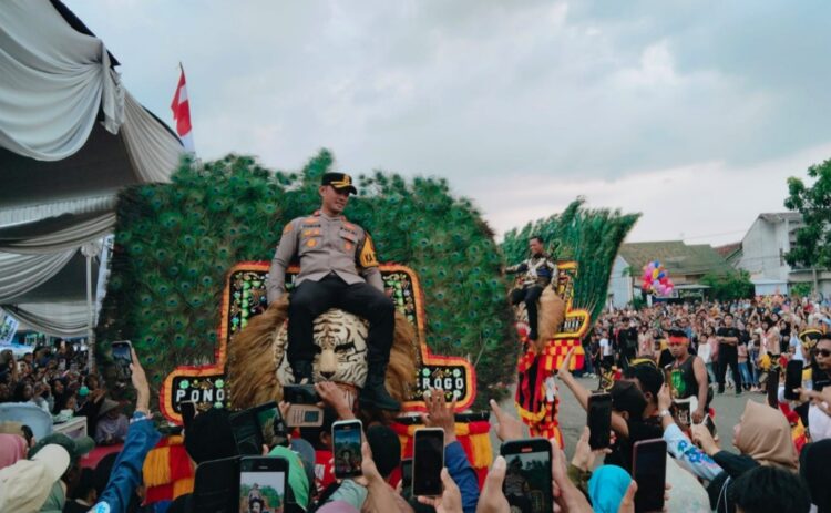 Pagelaran Budaya Meriahkan Hari Bhayangkara ke-80 di Pringsewu