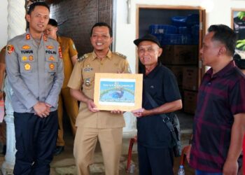 Upaya Percepat Tanam dan Kendalikan Inflasi, Pemkab Pringsewu dan Polres Pringsewu Serahkan Bantuan Alsintan