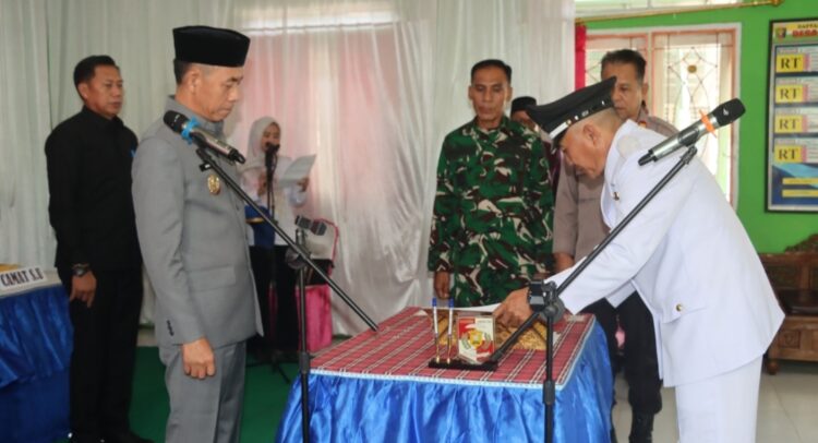 Wabup Romli Lantik Kepala Desa Kota Negara