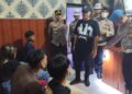 Propam Polres Lampura  Razia Tempat Hiburan Dikotabumi