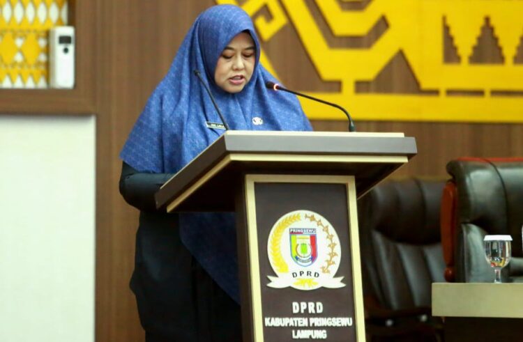 Umi Laila Sampaikan Jawaban Bupati atas Pemandangan Umum Fraksi-fraksi DPRD Pringsewu