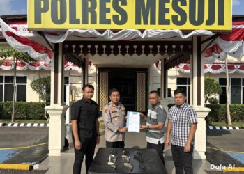 Kapolres Mesuji Kembali Terima Penyerahan 9 Pucuk Senpira Dari Masyarakat