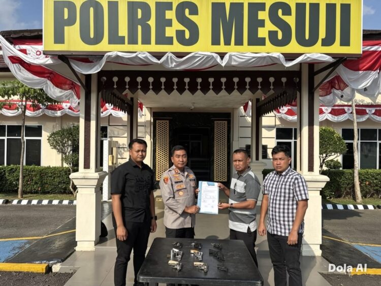 Kapolres Mesuji Kembali Terima Penyerahan 9 Pucuk Senpira Dari Masyarakat
