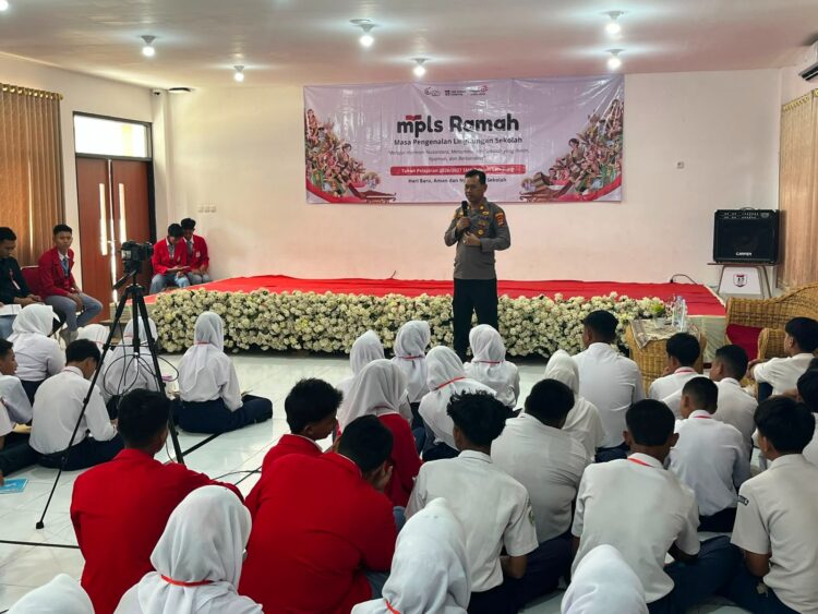 Kapolsek Gadingrejo Ajak Siswa Baru SMK Telkom Lampung Bijak Bermedia Sosial dan Jauhi Kenakalan Remaja