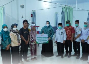 Pemkab Tubaba Dan Baznas Beri Bantuan Biaya Pengobatan Warga Tidak Mampu.