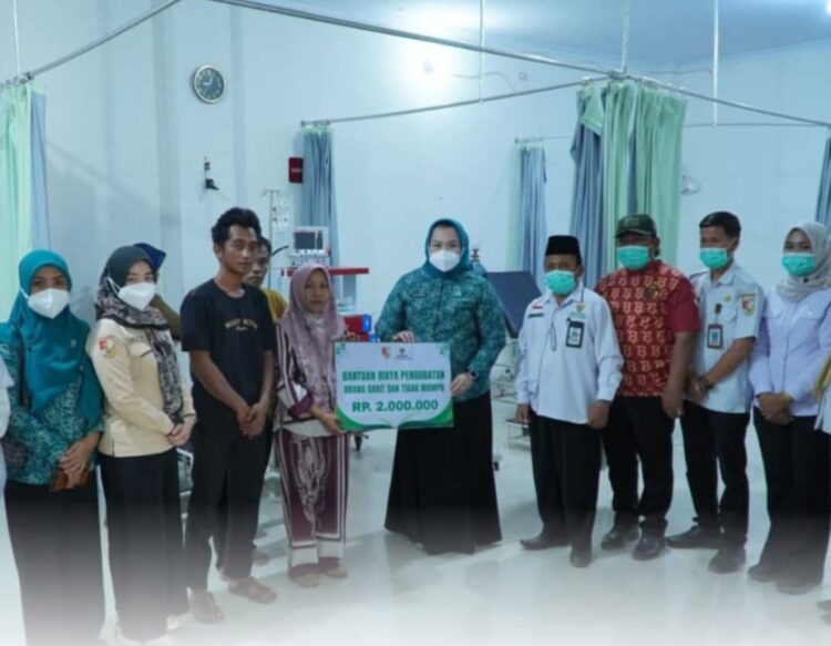 Pemkab Tubaba Dan Baznas Beri Bantuan Biaya Pengobatan Warga Tidak Mampu.