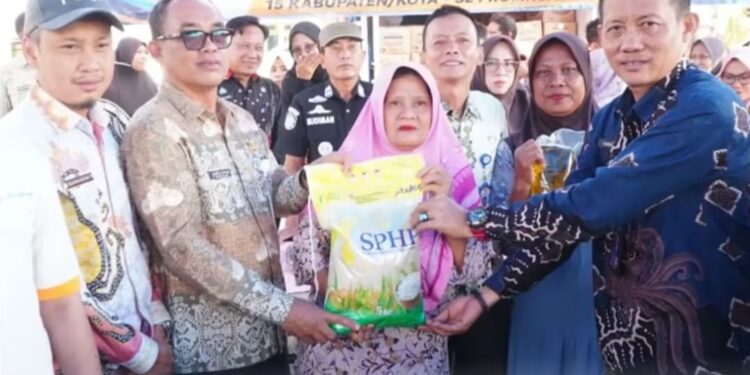 Tekan Infkasi, Pemkab Tubaba Gelar Pasar Murah Salurkan 6 Ton Beras, 600 Dus Minyakita.