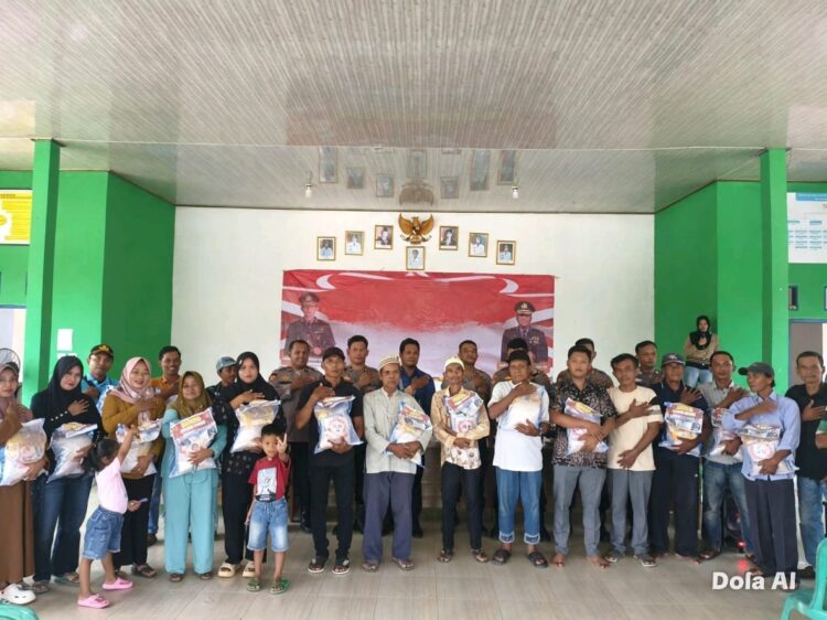 Gelar Jumat Curhat di Desa Margo Jadi, Polres Mesuji Bagikan Sembako dan Himbau Cegah Karhutla