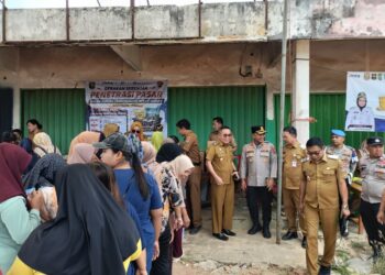 Dukung Pengendalian Inflasi Daerah, Polres Mesuji Kolaborasi Penyaluran Beras SPHP dan Pengamanan Pasar Murah