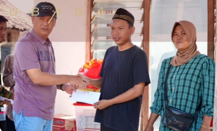 Dampak Kebakaran Tiga Warga Kibang Budi Jaya Terima Bantuan