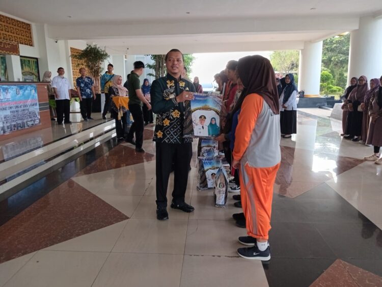 Bupati Pringsewu Lepas 12 Siswa Sekolah Rakyat