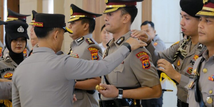 Tinggalkan Warisan Cultural Policing, AKBP M. Yunnus Saputra Serahkan Tongkat Komando Kepada AKBP Dadi Perdana Putra
