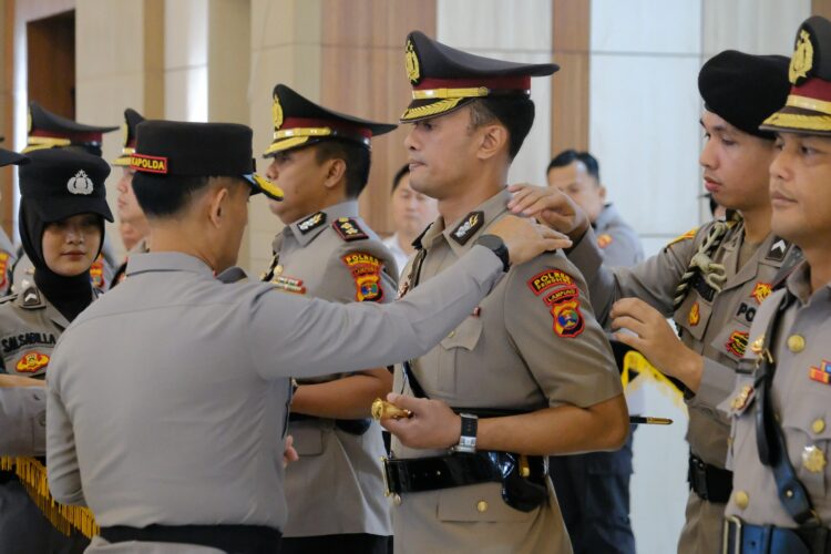 Tinggalkan Warisan Cultural Policing, AKBP M. Yunnus Saputra Serahkan Tongkat Komando Kepada AKBP Dadi Perdana Putra