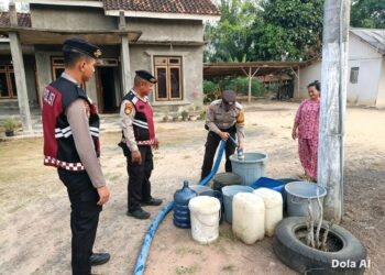 Kemarau, Polres Mesuji Salurkan Bantuan Air Bersih Untuk Warga Desa Labuhan Permai