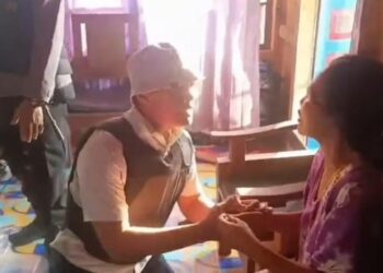 Sikap Humanis Anggota Polres Mesuji Terhadap Seorang Ibu Saat Aksi Penangkapan Pelaku Kejahatan Tuai Pujian