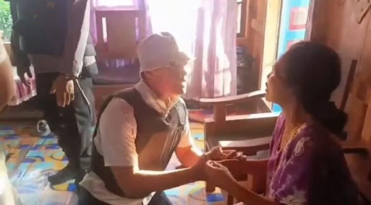 Sikap Humanis Anggota Polres Mesuji Terhadap Seorang Ibu Saat Aksi Penangkapan Pelaku Kejahatan Tuai Pujian