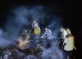 Tak Kenal Lelah, Tengah Malam Kapolres Mesuji dan Relawan Berjibaku Padamkan Kebakaran Lahan Seluas 21,5 Hektar