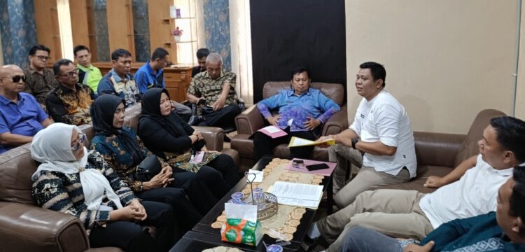 Siltap Perangkat Desa Akan Dipangkas, APDESI Geruduk Kantor Pemkab Lampura