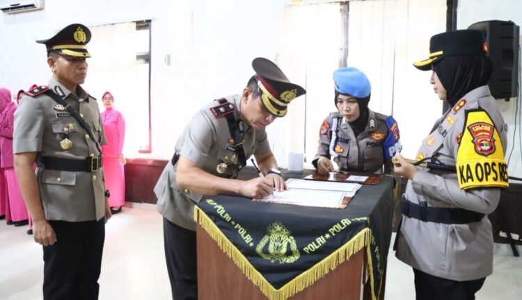 Kapolres Pimpin Upacara Sertijab Kapolsek, Kabag Ops dan Wakapolres Lampung Utara