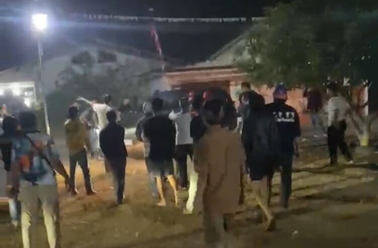 Baku Tembak Di Lampura 1 Tewas 3 Polisi Luka