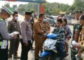 Antisipasi Dampak Abu Vulkanik, Polres Mesuji Bersama Forkopimda Bagikan Masker Serentak di 16 Titik