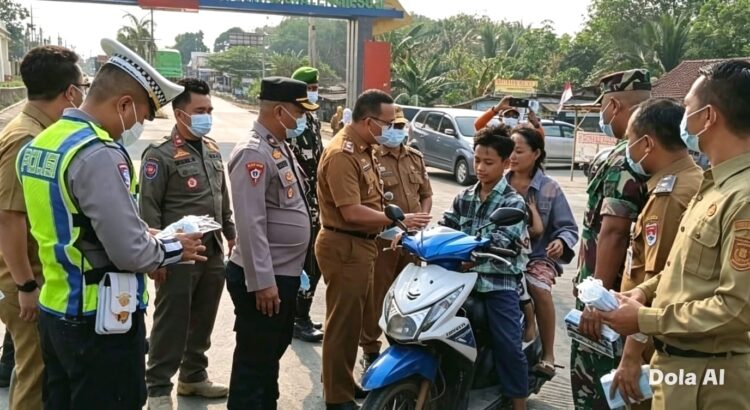 Antisipasi Dampak Abu Vulkanik, Polres Mesuji Bersama Forkopimda Bagikan Masker Serentak di 16 Titik