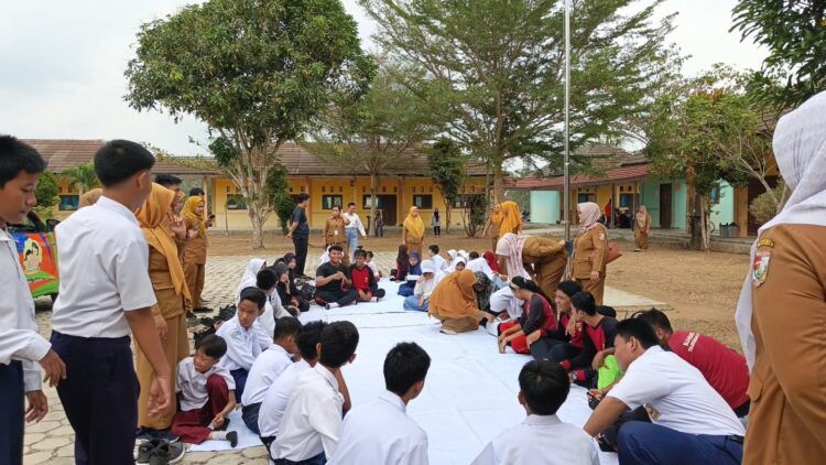 Dinas Perpustakaan Jalankan Program Rutin Ke Sekolah Jauh Dari Jangkauan