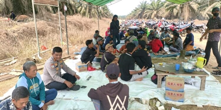 Antisipasi Gangguan Kamtibmas Sat Binmas Polres Mesuji Laksanakan Patroli Sambang, di Lokasi Tenda Warga Pendudukan Lahan PT PAL