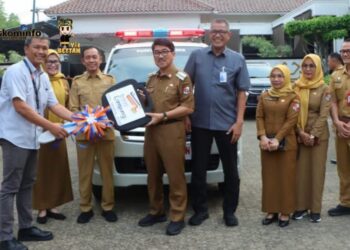 Lagi…Pemkab Lampura Terima Bantuan Mobil Ambulance Dari Bank Lampung