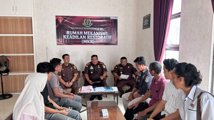Kejaksaan Negeri (Kejari) Pringsewu mengajukan penghentian penuntutan berdasarkan Keadilan Restoratif