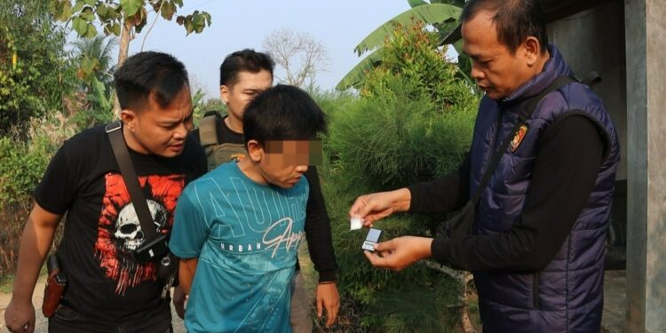 Kejar-kejaran Warnai Penggerebekan Narkoba di Margakaya Pringsewu, Dua Pria Diamankan