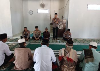 Jumling, Wakapolres Mesuji Salat Jumat Bersama Warga di Masjid Nurul Hidayah Labuhan Permai