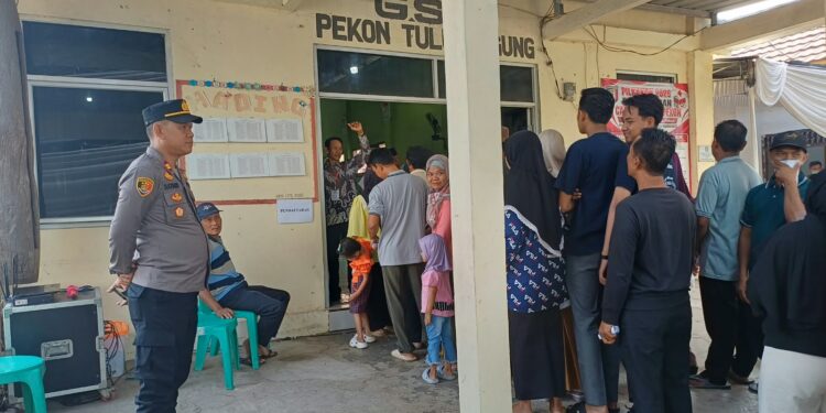Polsek Gadingrejo Bersama TNI, Satpol PP dan Masyarakat Jaga Kondusivitas Pilkakon
