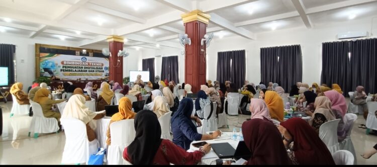 Disdik Lampura Gelar Bimtek Penguatan Digitalisasi Dan Peningkatan Kompetisi Pendidik PAUD